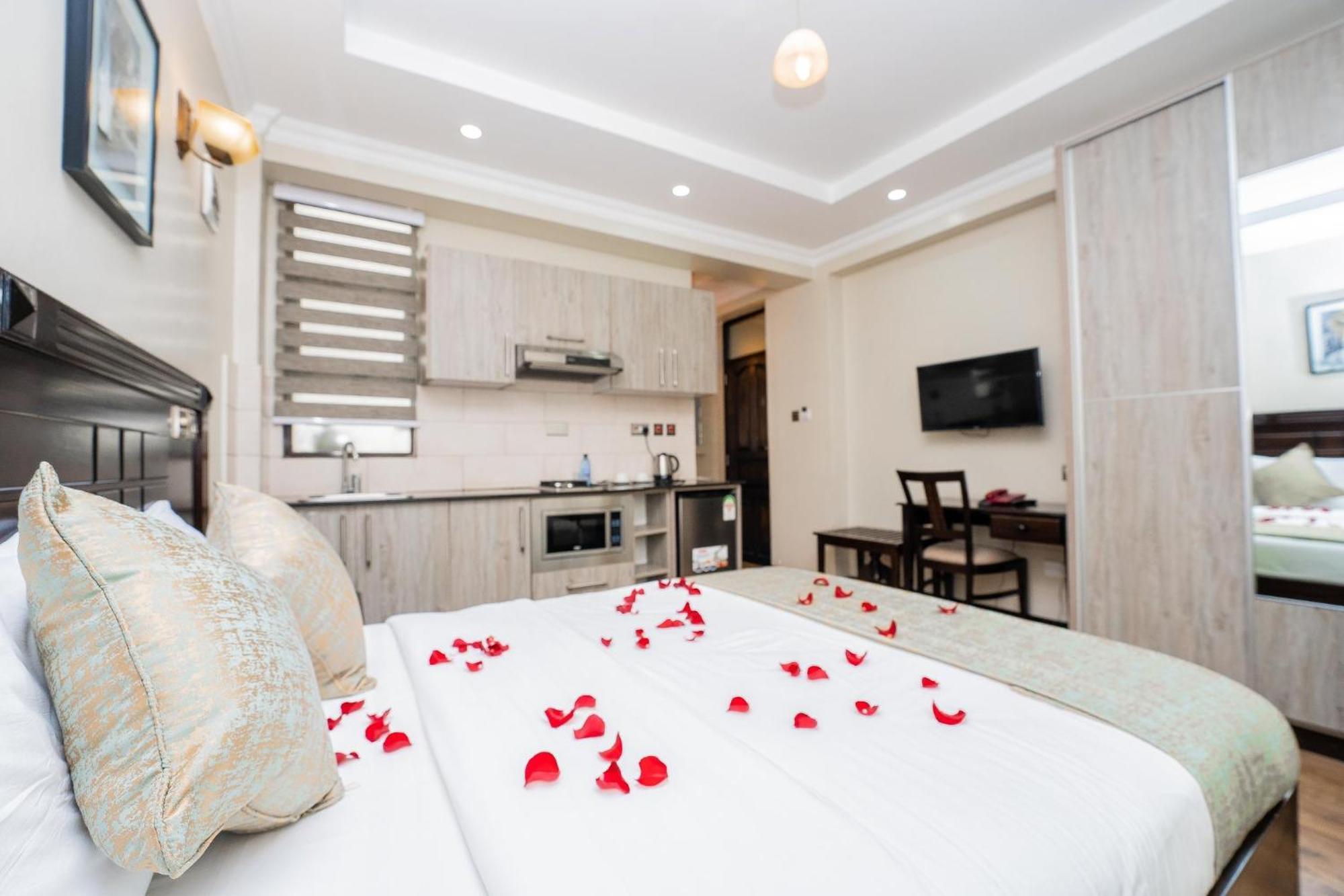 Hemak Suites Найроби Экстерьер фото
